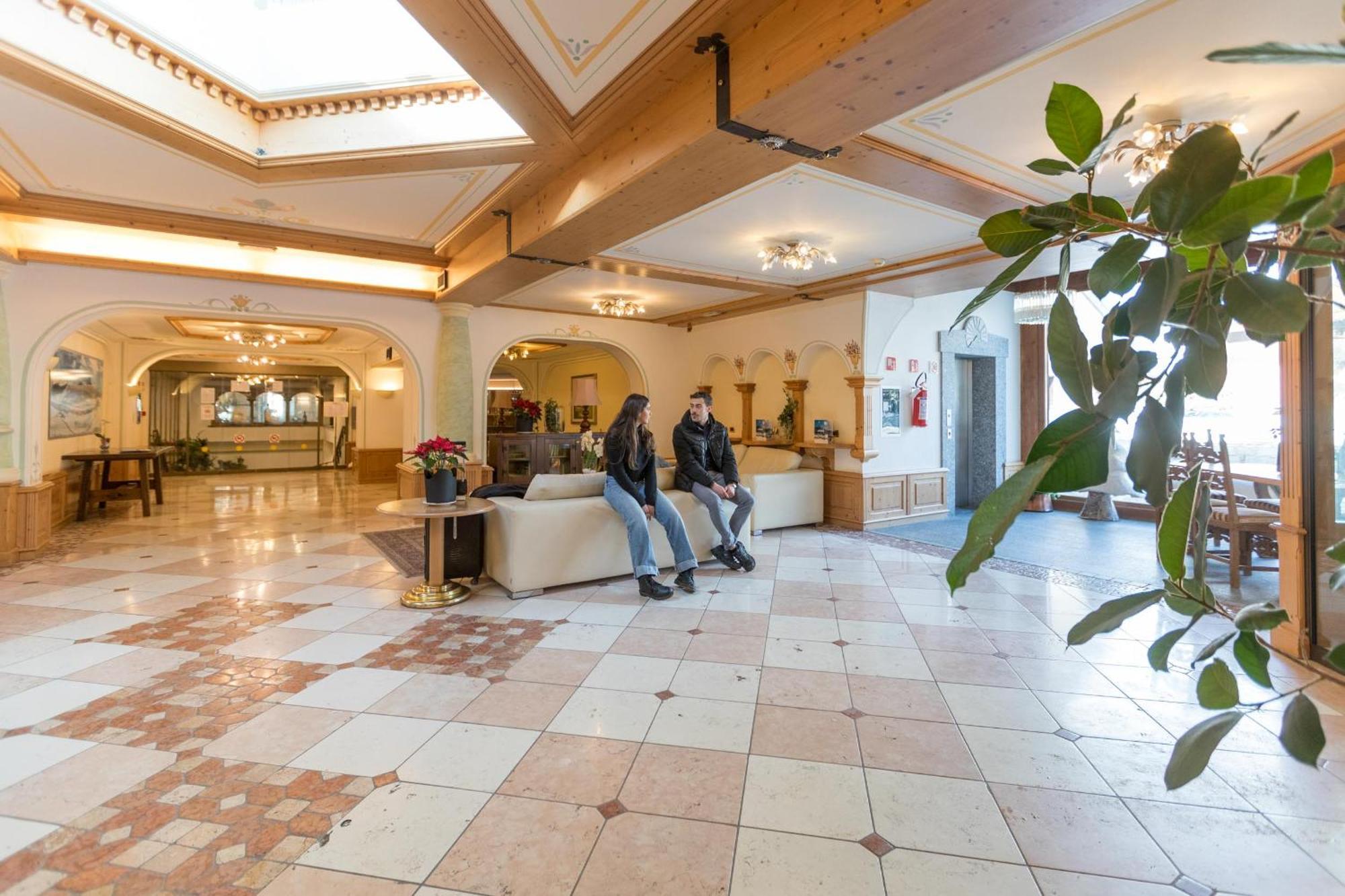 Hotel Intermonti 리비뇨 외부 사진